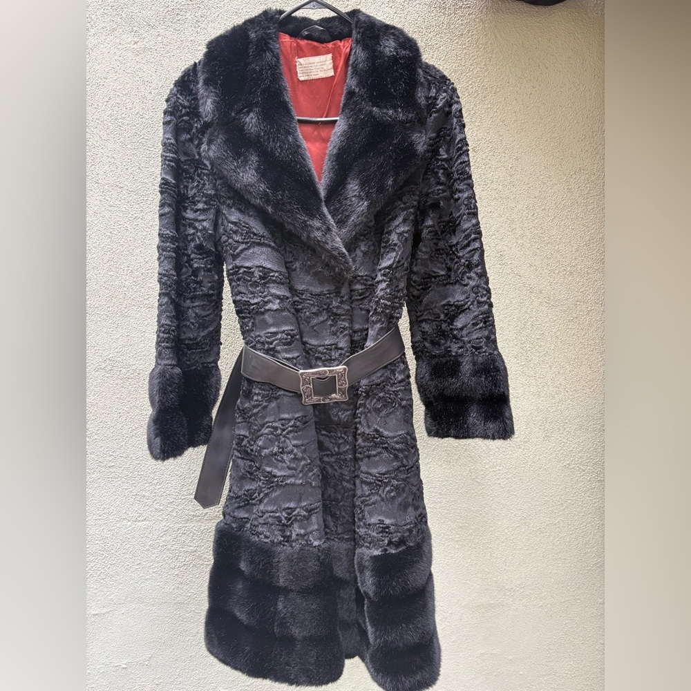 Vintage 🖤 Black Faux Fur Coat with Belt No Brand or Size fits like a 6